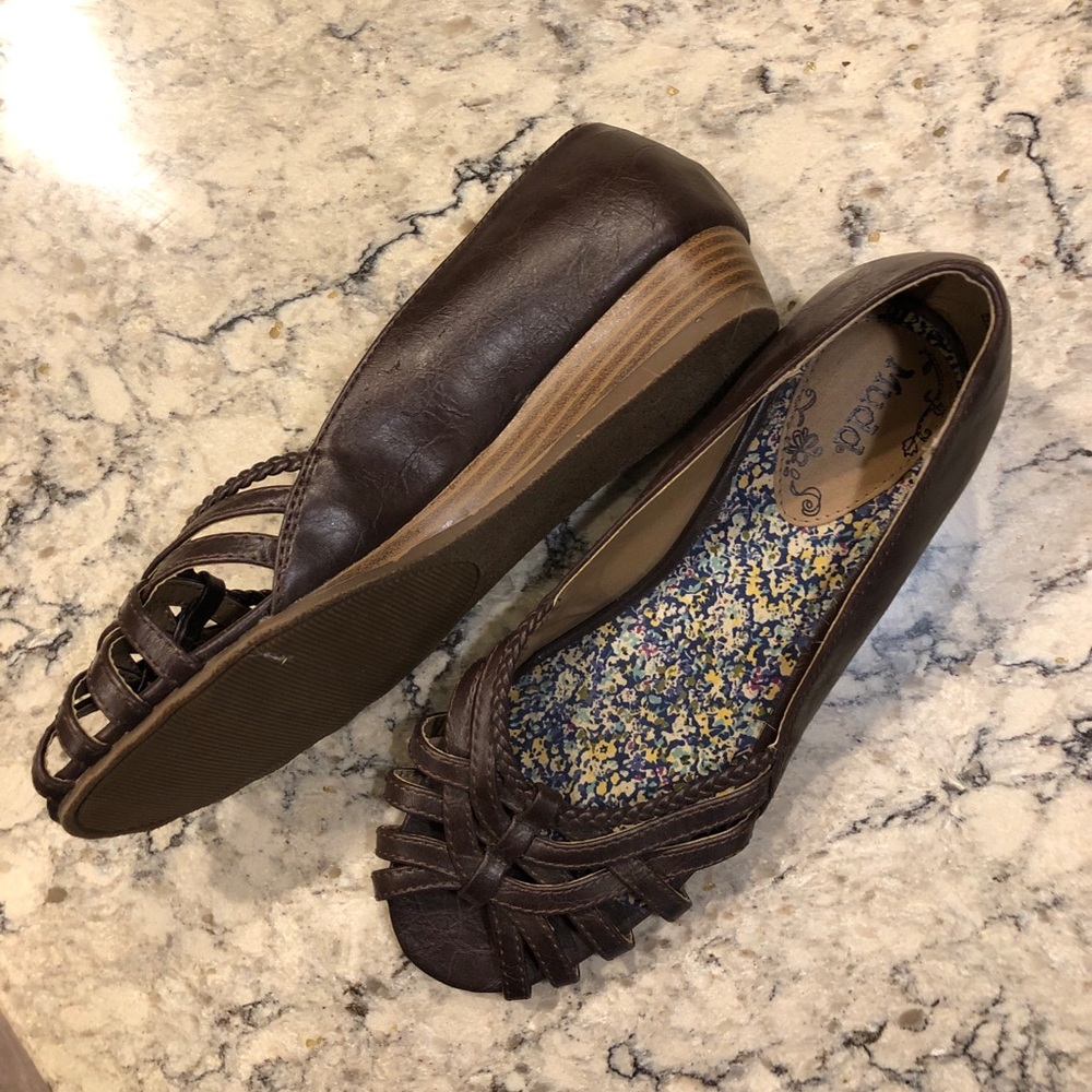 Brown Mudd Brand Flats